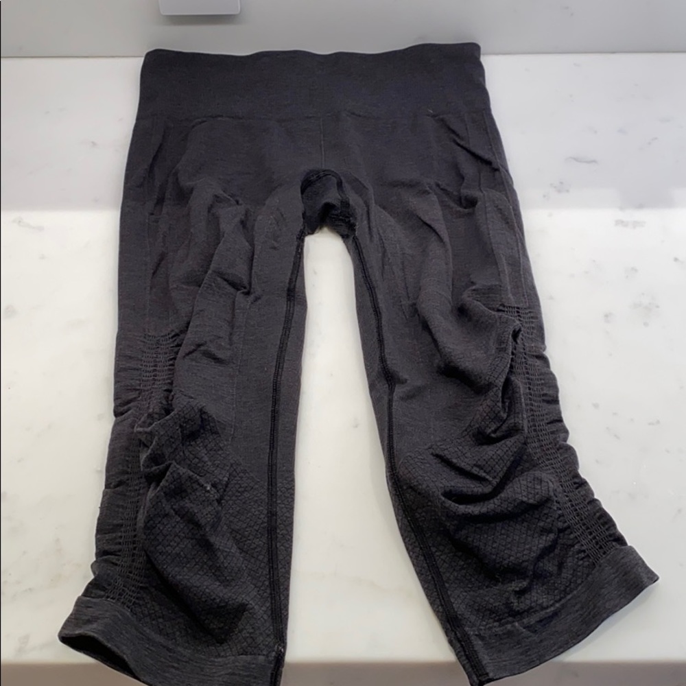Lululemon cropped workout pants